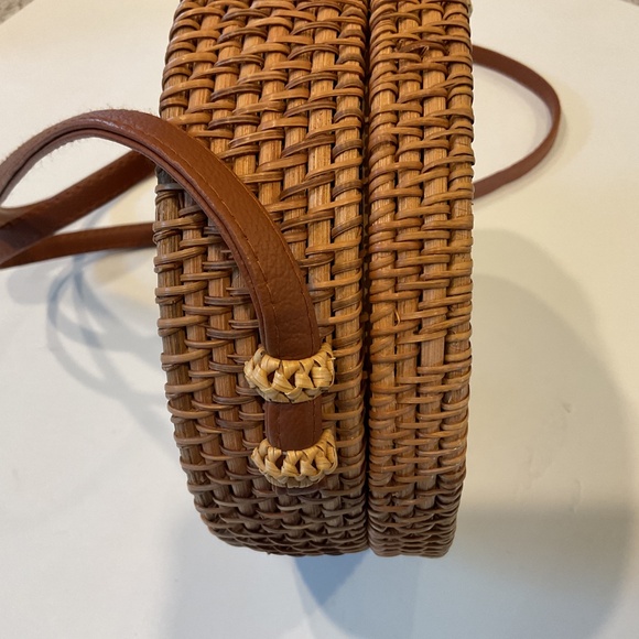 Handwoven Round Woven Shoulder Bag with Leather Handle - Picture 3 of 7